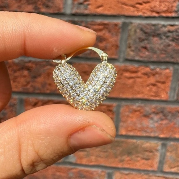 Vintage Zirconia Heart 18K Gold Stainless Steel Waterproof Earrings - Picture 11 of 12